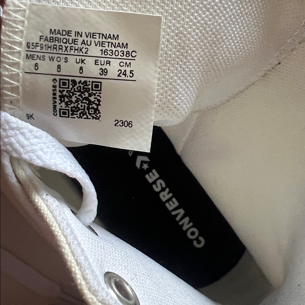 Converse Cream High Tops with red embroidered hearts - Picture 9 of 9